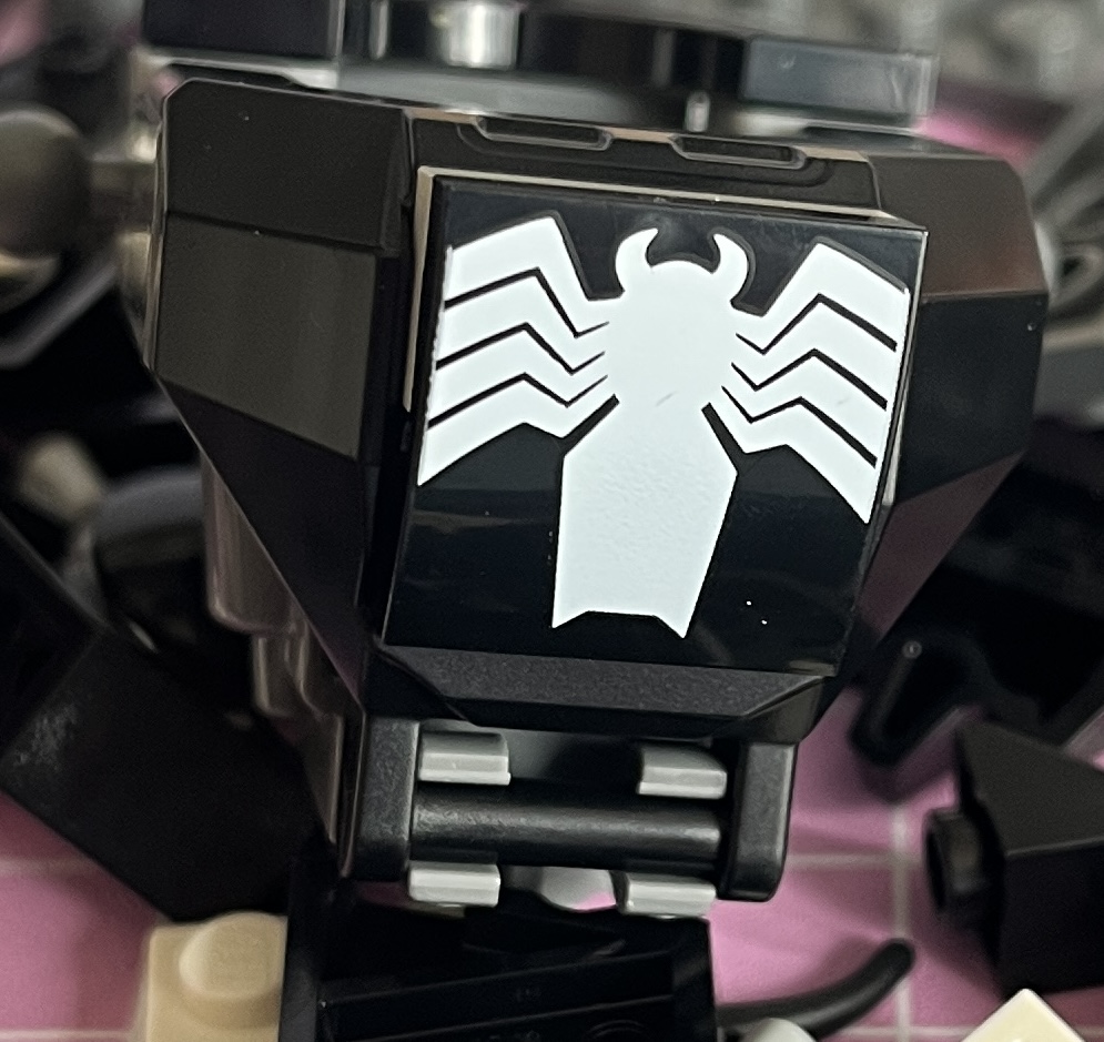 Set Review – 76276 Venom Mech vs. Miles