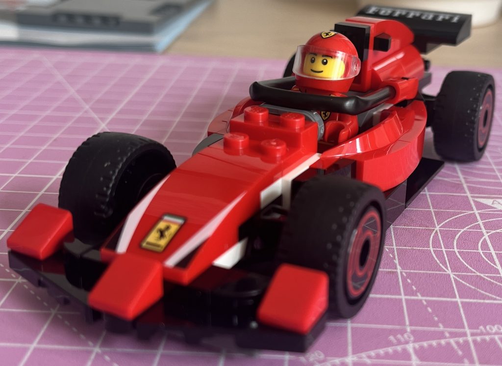 Set Review – 60443 F1 Ferrari and Pit Crew