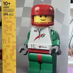 Set Review – 40819 Up-Scaled Racing Driver