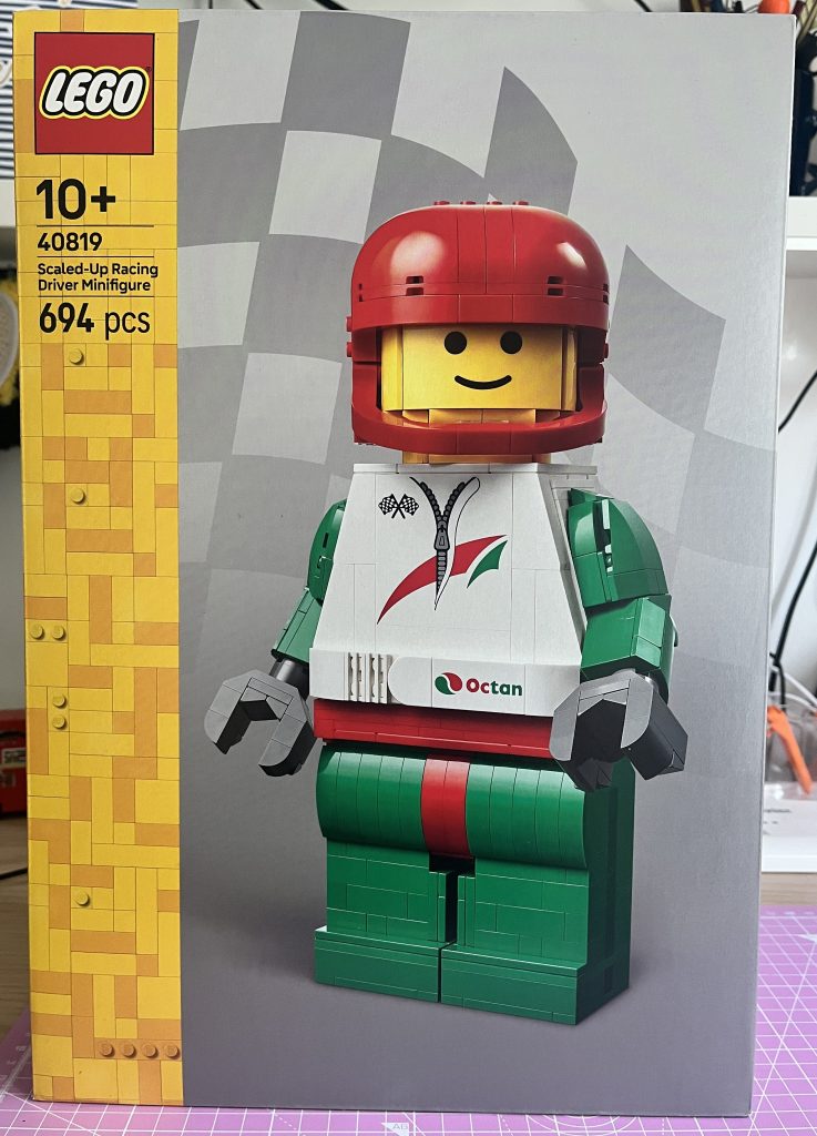 Set Review – 40819 Up-Scaled Racing Driver