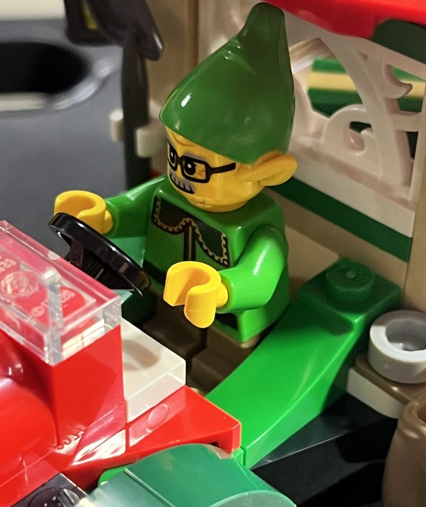 Set Review – 40746 Santa’s Delivery Truck