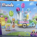 Set Review – 42692 Ice Cream and Balloon Stand